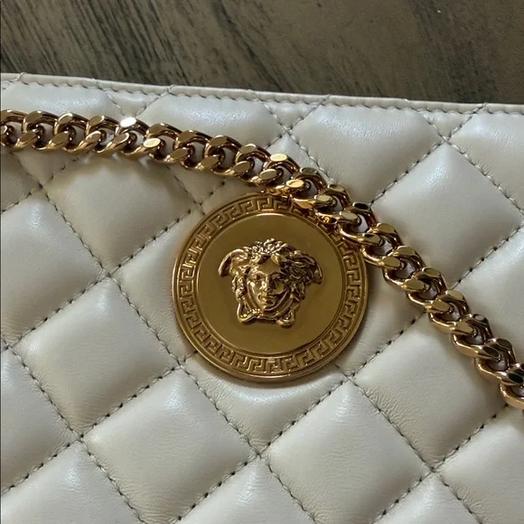 Versace Quilted Cream Shoulder Bag with Gold Chain Medusa Shoulder Bag - Picture 8 of 10